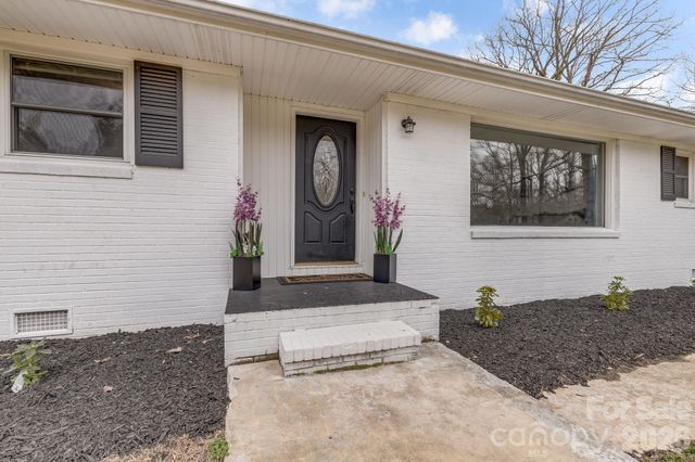 52 Baby Jane Lane, Hendersonville, NC 28792