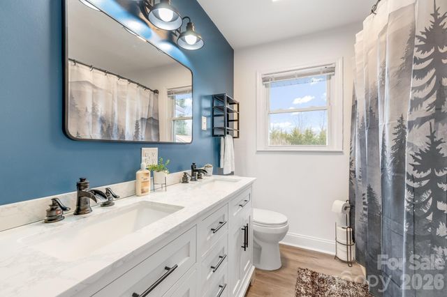 52 Baby Jane Lane, Hendersonville, NC 28792