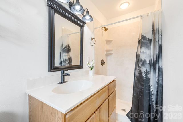 52 Baby Jane Lane, Hendersonville, NC 28792