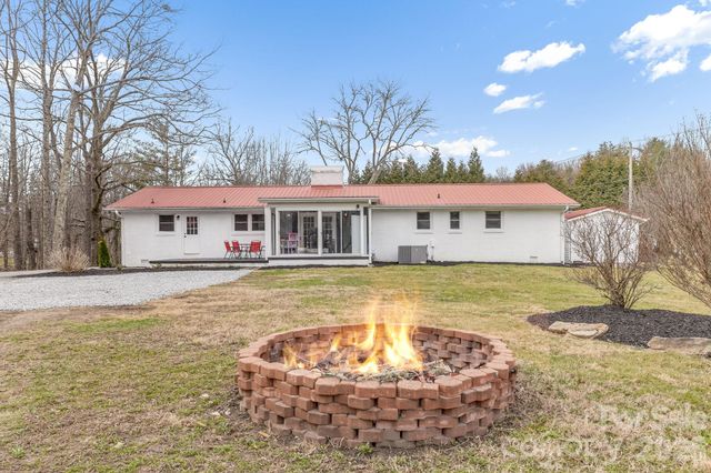 52 Baby Jane Lane, Hendersonville, NC 28792