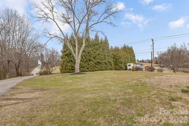 52 Baby Jane Lane, Hendersonville, NC 28792