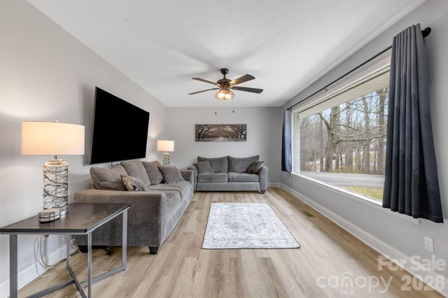 52 Baby Jane Lane, Hendersonville, NC 28792