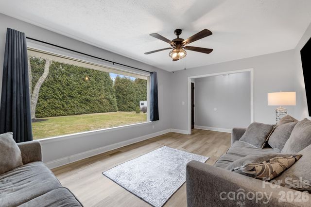 52 Baby Jane Lane, Hendersonville, NC 28792