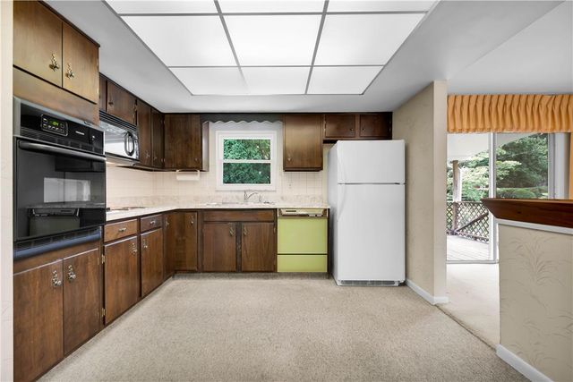 1863 West Union Boulevard, Bethlehem City, PA 18018