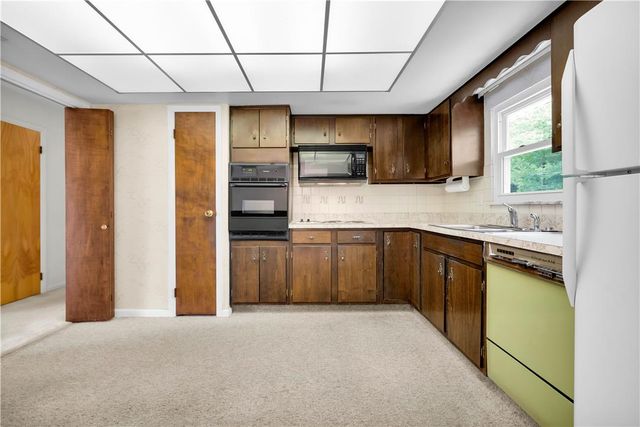 1863 West Union Boulevard, Bethlehem City, PA 18018