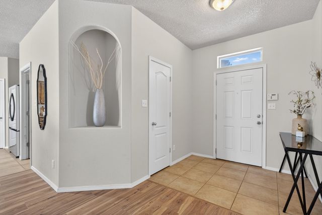 8305 Bouvardia Avenue NW, Albuquerque, NM 87120