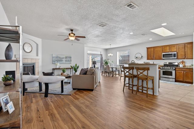 8305 Bouvardia Avenue NW, Albuquerque, NM 87120