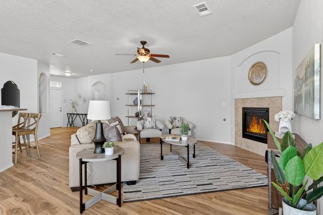 8305 Bouvardia Avenue NW, Albuquerque, NM 87120