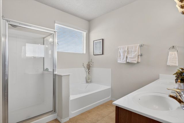 8305 Bouvardia Avenue NW, Albuquerque, NM 87120