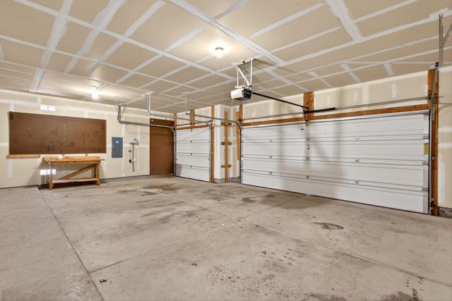 8305 Bouvardia Avenue NW, Albuquerque, NM 87120