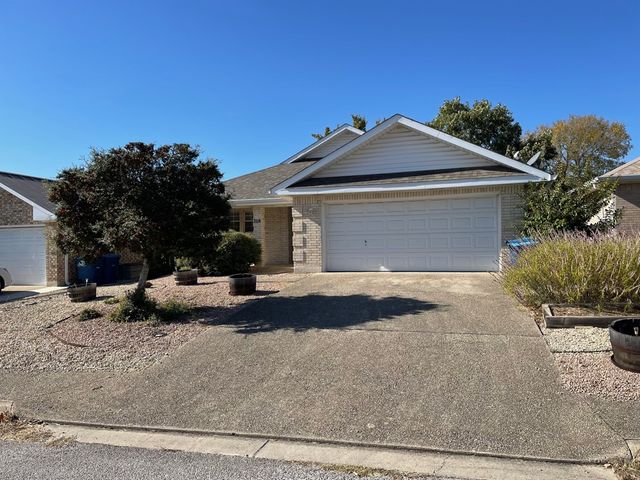 208 Coronado Circle, Kerrville, TX 78028