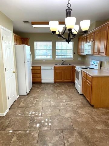 208 Coronado Circle, Kerrville, TX 78028