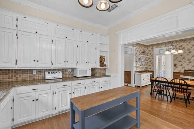 217 E 1st Street, Weatherford, TX 76086