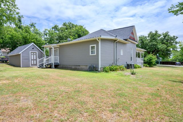 217 E 1st Street, Weatherford, TX 76086