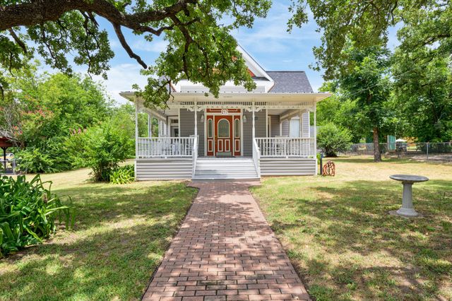 217 E 1st Street, Weatherford, TX 76086