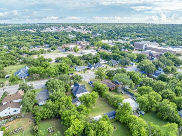 217 E 1st Street, Weatherford, TX 76086