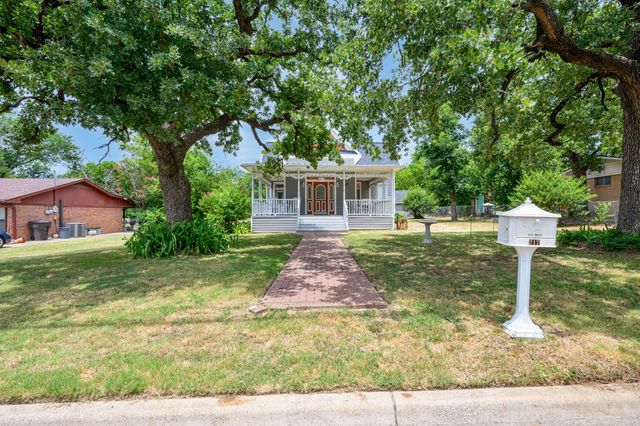 217 E 1st Street, Weatherford, TX 76086