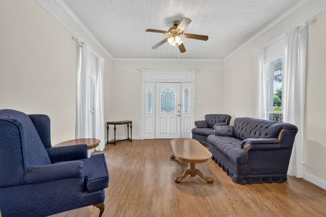 217 E 1st Street, Weatherford, TX 76086