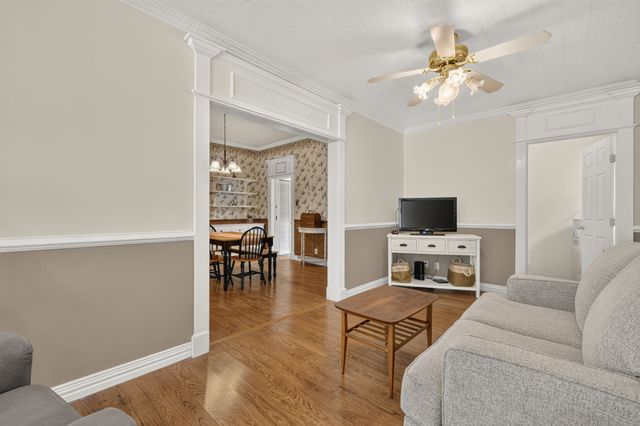 217 E 1st Street, Weatherford, TX 76086