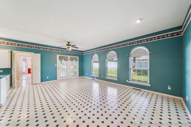 1307 N Douglas Drive, Claremore, OK 74017