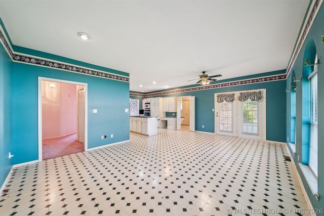 1307 N Douglas Drive, Claremore, OK 74017