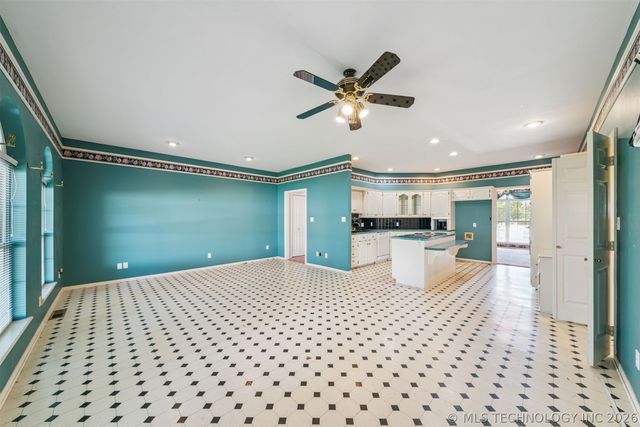 1307 N Douglas Drive, Claremore, OK 74017