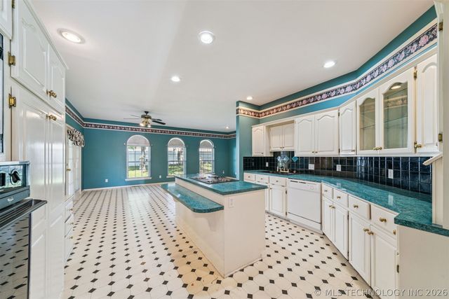 1307 N Douglas Drive, Claremore, OK 74017