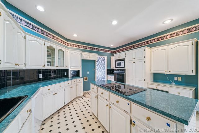1307 N Douglas Drive, Claremore, OK 74017