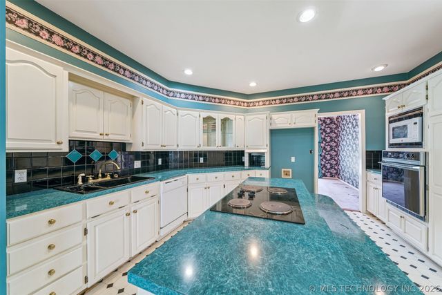 1307 N Douglas Drive, Claremore, OK 74017
