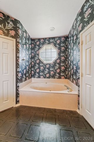1307 N Douglas Drive, Claremore, OK 74017