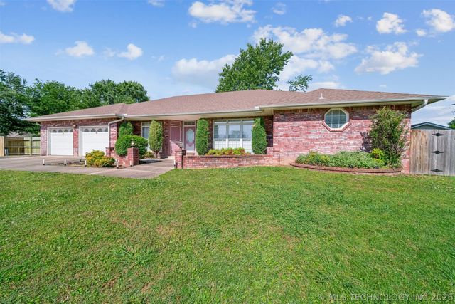 1307 N Douglas Drive, Claremore, OK 74017