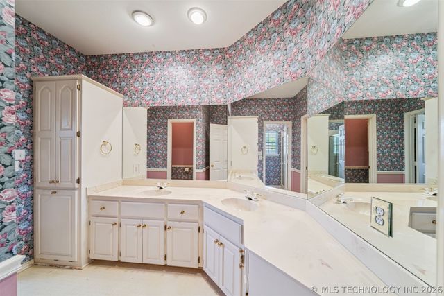 1307 N Douglas Drive, Claremore, OK 74017