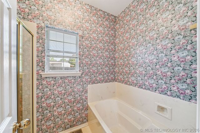 1307 N Douglas Drive, Claremore, OK 74017