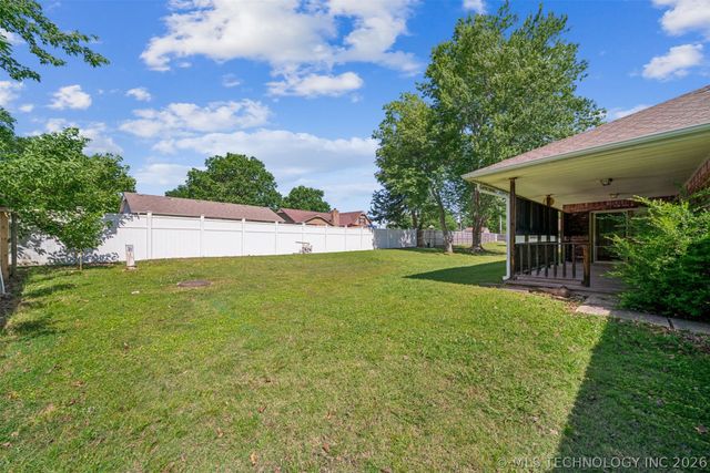 1307 N Douglas Drive, Claremore, OK 74017