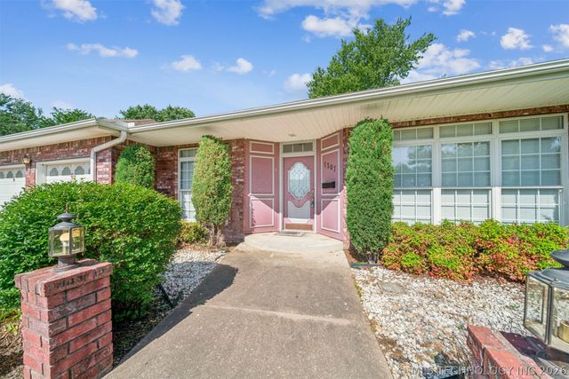 1307 N Douglas Drive, Claremore, OK 74017