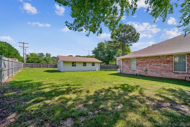 1307 N Douglas Drive, Claremore, OK 74017