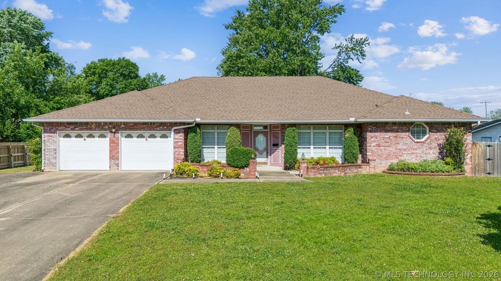 1307 N Douglas Drive, Claremore, OK 74017