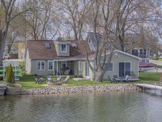 544 N Cogswell DRIVE, Silver Lake, WI 53170