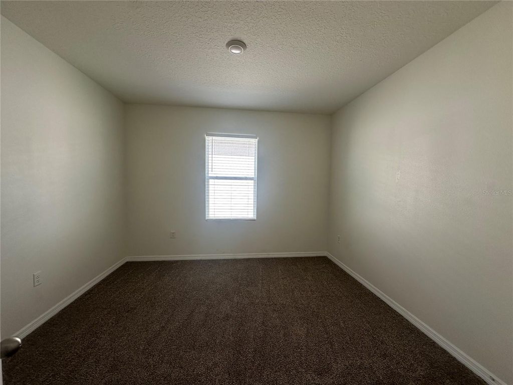 Image 3 of property listing at 1292 SUGARWOOD STREET, Davenport, FL 33837