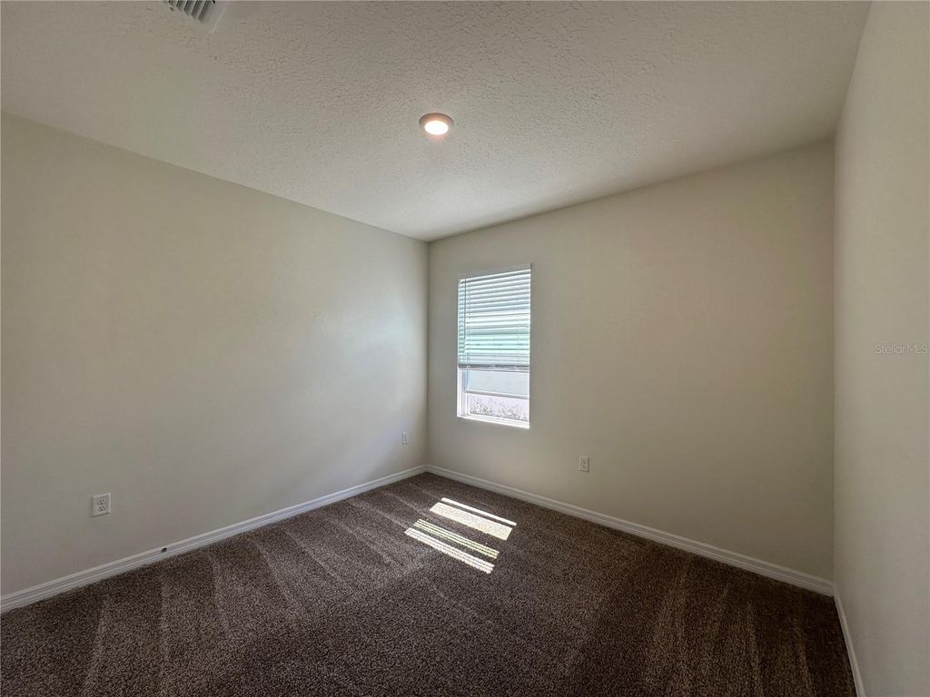 Image 8 of property listing at 1292 SUGARWOOD STREET, Davenport, FL 33837