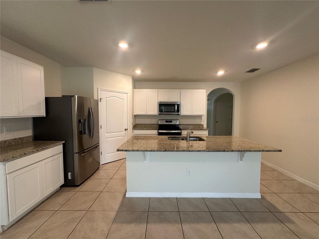 Image 9 of property listing at 1292 SUGARWOOD STREET, Davenport, FL 33837