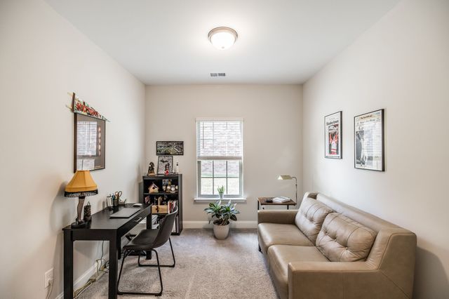 904 Cherry Grove Dr, Hendersonville, TN 37075