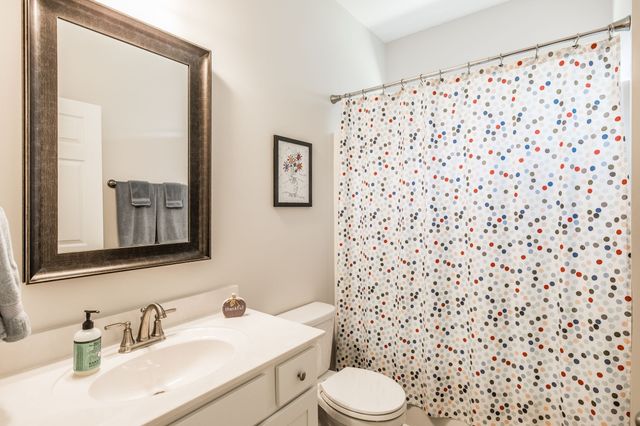 904 Cherry Grove Dr, Hendersonville, TN 37075