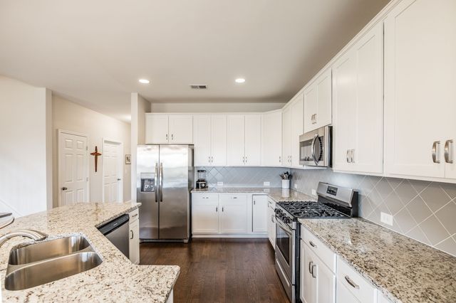 904 Cherry Grove Dr, Hendersonville, TN 37075