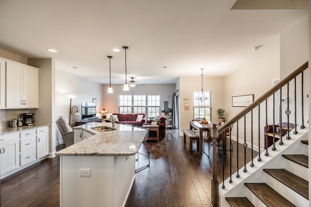 904 Cherry Grove Dr, Hendersonville, TN 37075