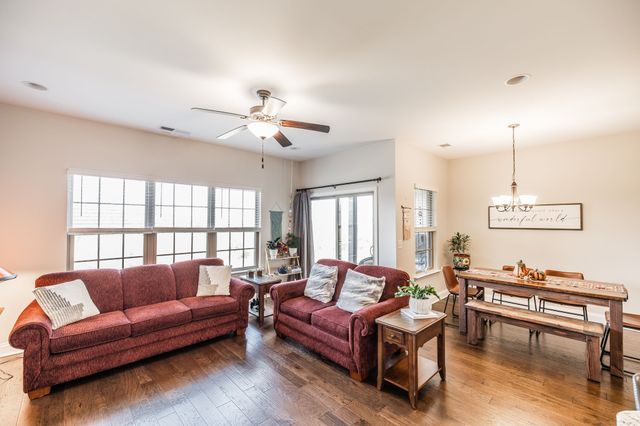 904 Cherry Grove Dr, Hendersonville, TN 37075