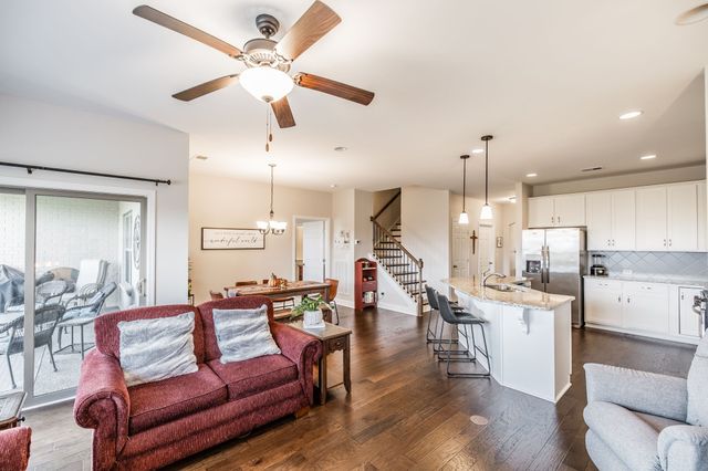 904 Cherry Grove Dr, Hendersonville, TN 37075