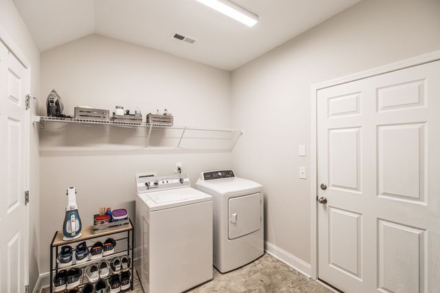 904 Cherry Grove Dr, Hendersonville, TN 37075