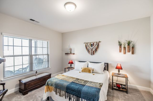 904 Cherry Grove Dr, Hendersonville, TN 37075