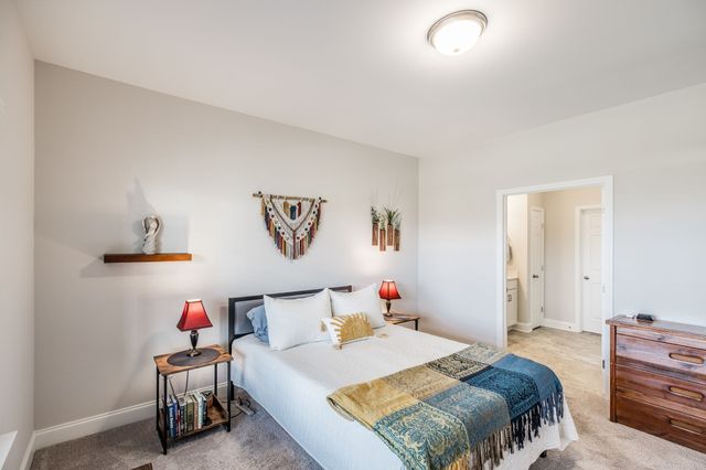 904 Cherry Grove Dr, Hendersonville, TN 37075